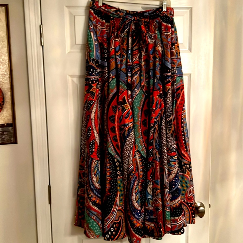 Truth NYC. 8 yds.Floral Maxi Circle Skirt New with tags. Belted. Polyester. Sz L